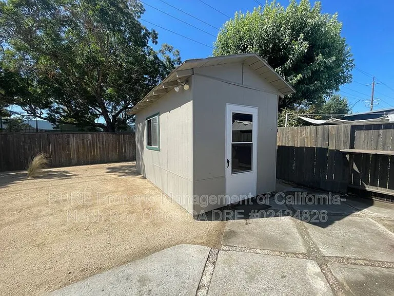 1521 E Madison St — Photo 14