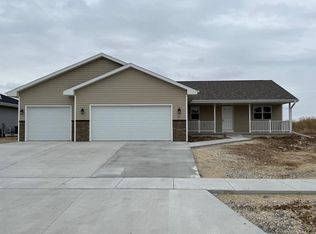 21 E Acacia Ln, Janesville, WI 53546