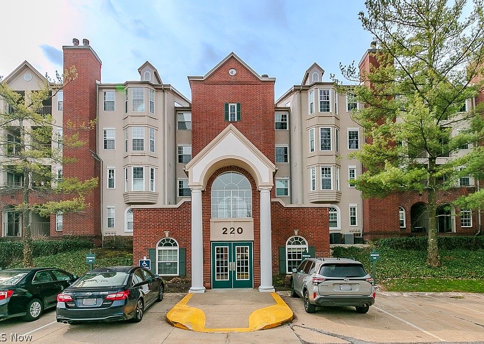 1st image of 220 Fox Hollow Dr APT 212