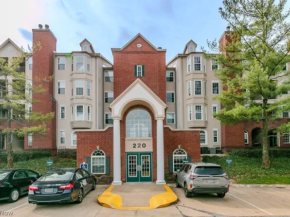 220 Fox Hollow Dr APT 212, Mayfield Heights, OH 44124