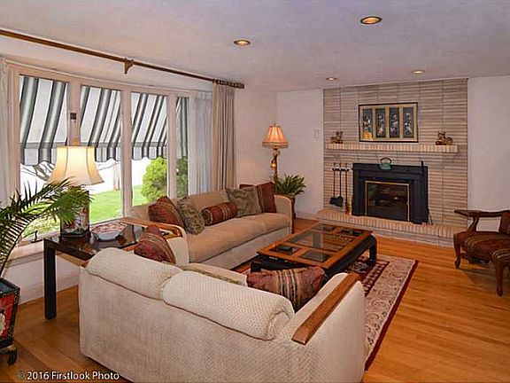 3rd image of 75 Sweetbriar Dr