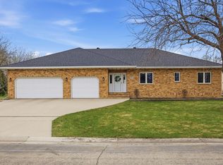 4054 S Rivershore Dr, Moorhead, MN 56560