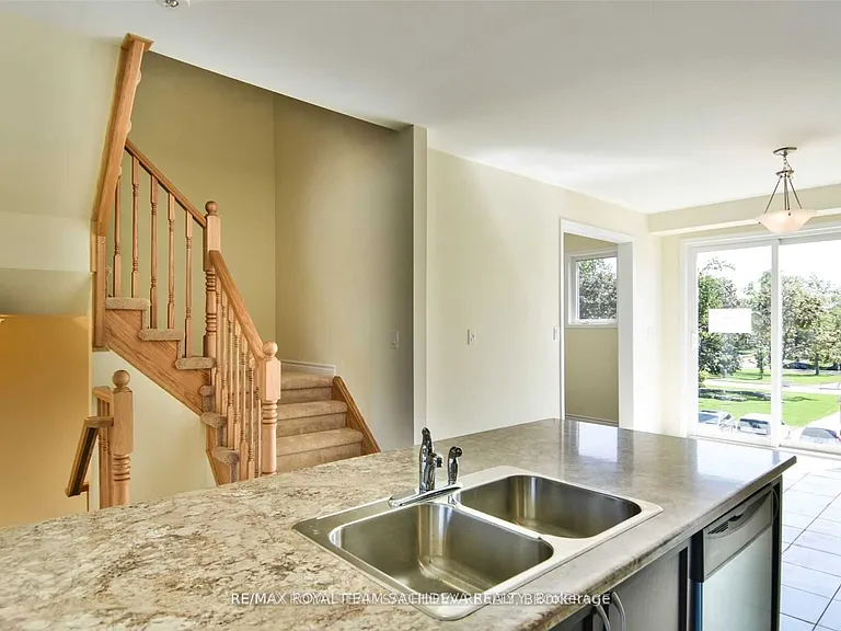 10 Heron Park Pl — Photo 12