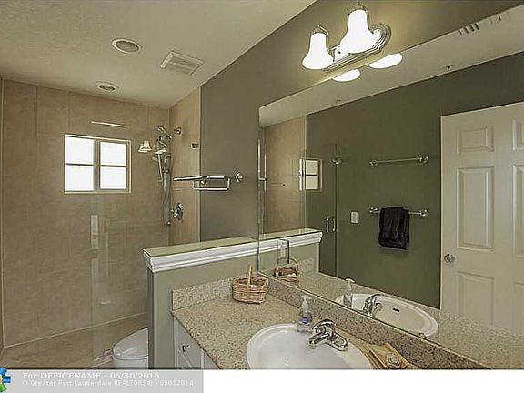 5th image of 719 SE 13th St #A