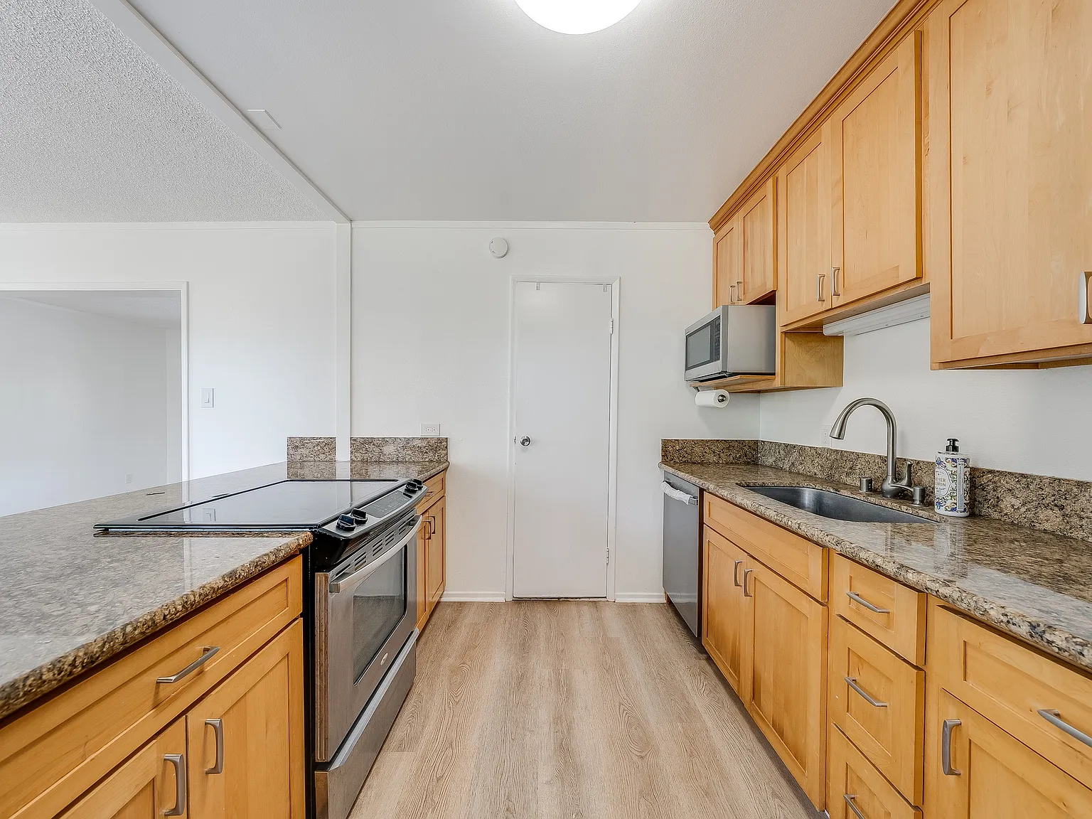 Fountain - Kamahao Unit B - 1 — Photo 4