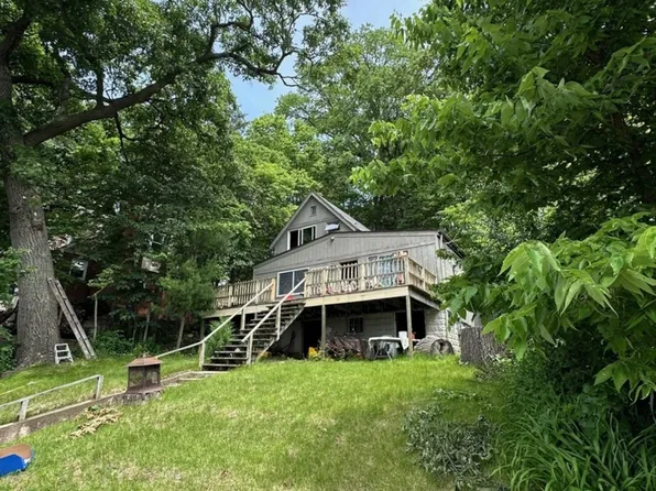 165 Arthur Ave, Fox Lake, IL 60020