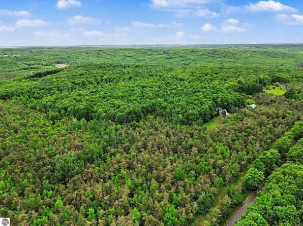 Robinson Rd, Harbor Springs, MI 49740