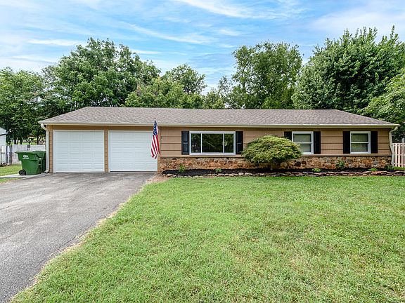 2nd image of 1405 Parkside Dr