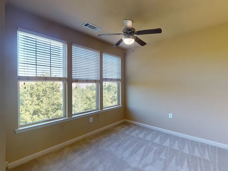 Signal Hill Apartment Homes — Photo 102