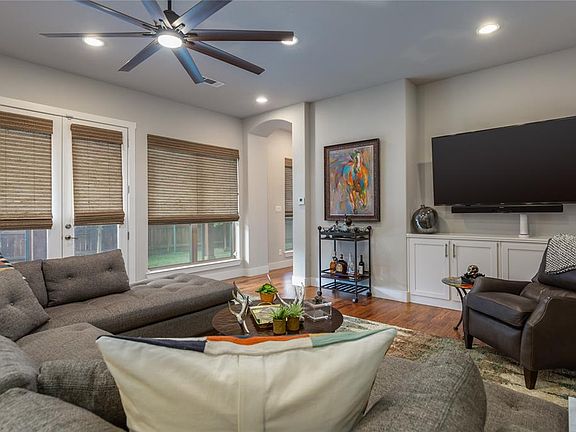 5th image of 307 Templeton Dr