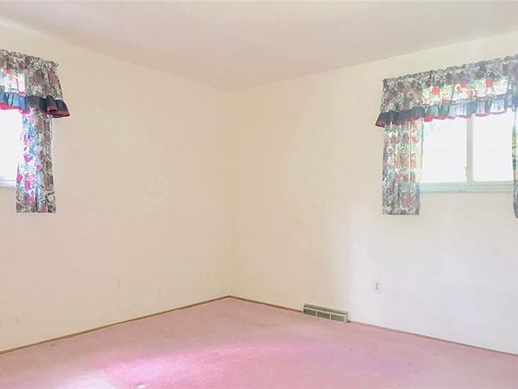 3rd image of 2063 Holiday Park Dr