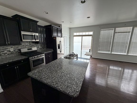 4th image of 6517 Newton Dr #1
