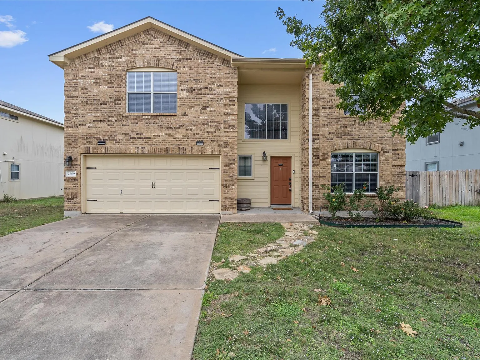 4 bed, 2.5 bath, 2131 sqft, $2,000 — Photo 1