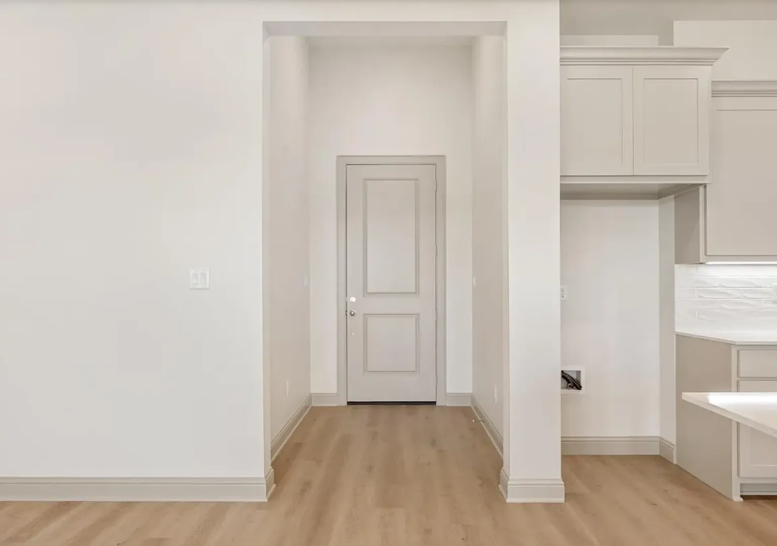 382 Mary Cir. — Photo 2