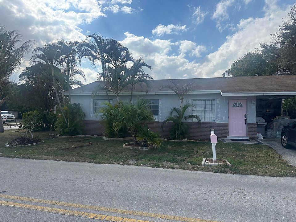 1st image of 106 S Caloosahatchee Avenue