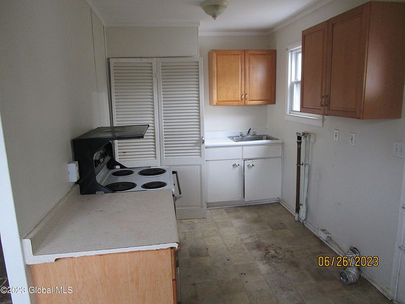 5th image of 50 Rooney Avenue
