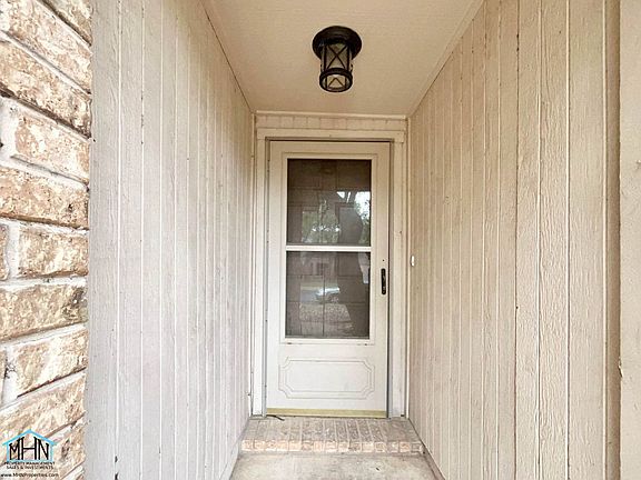 2nd image of 1627 Firwick Dr