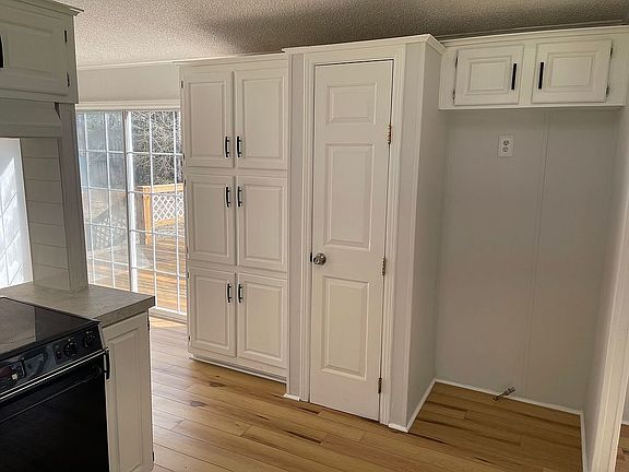 kitchen pantry/storage