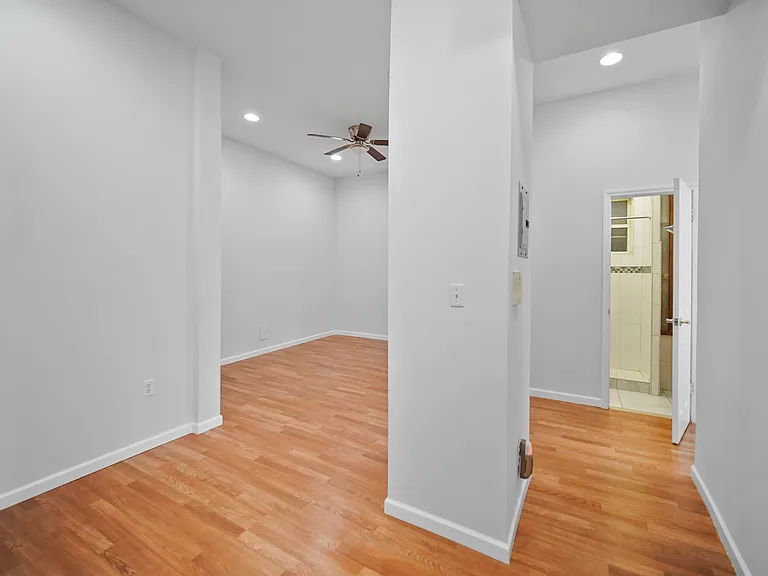 51 Mac Dougal St #1R — Photo 12