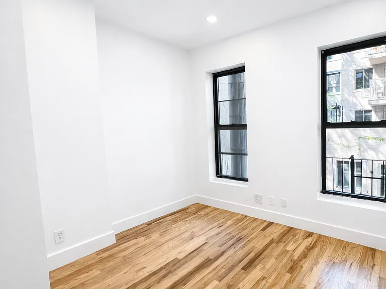 417 E 9th St #6 — Photo 2