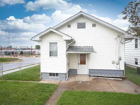 3rd image of 402 Gernhart Ave