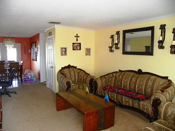 3rd image of 512 N Avenue C