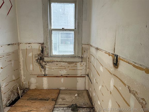 5th image of 121 N P St