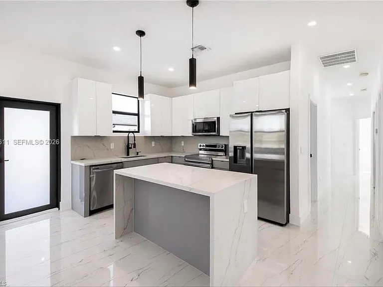 5045 Benton St — Photo 4