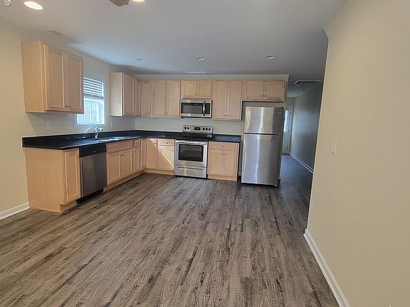 5th image of 2742 Mayfair Ave