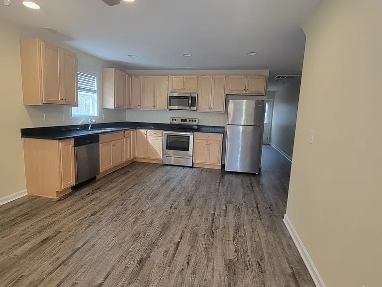 2742 Mayfair Ave — Photo 5