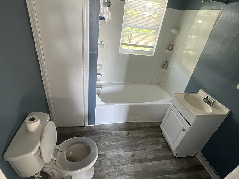 2305 Glass St — Photo 8