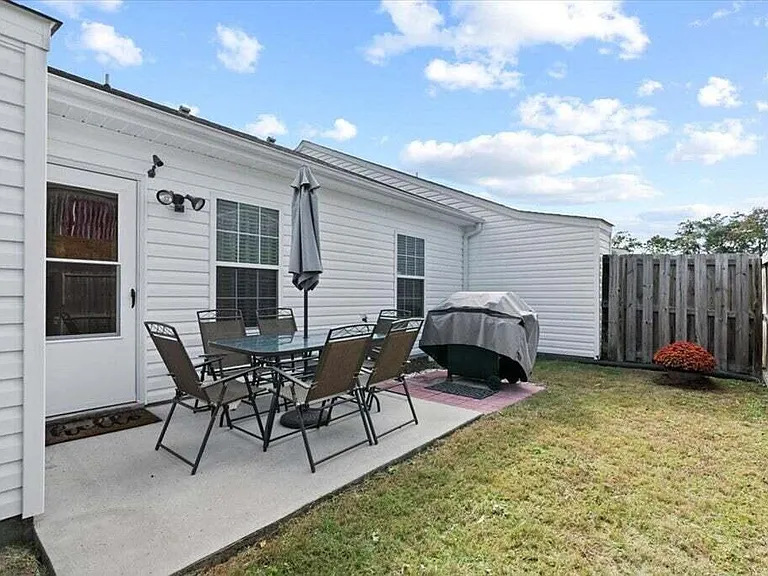 1615 Emma St — Photo 21