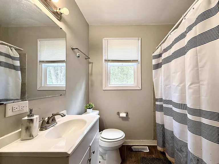 2755 Louise Dr — Photo 11