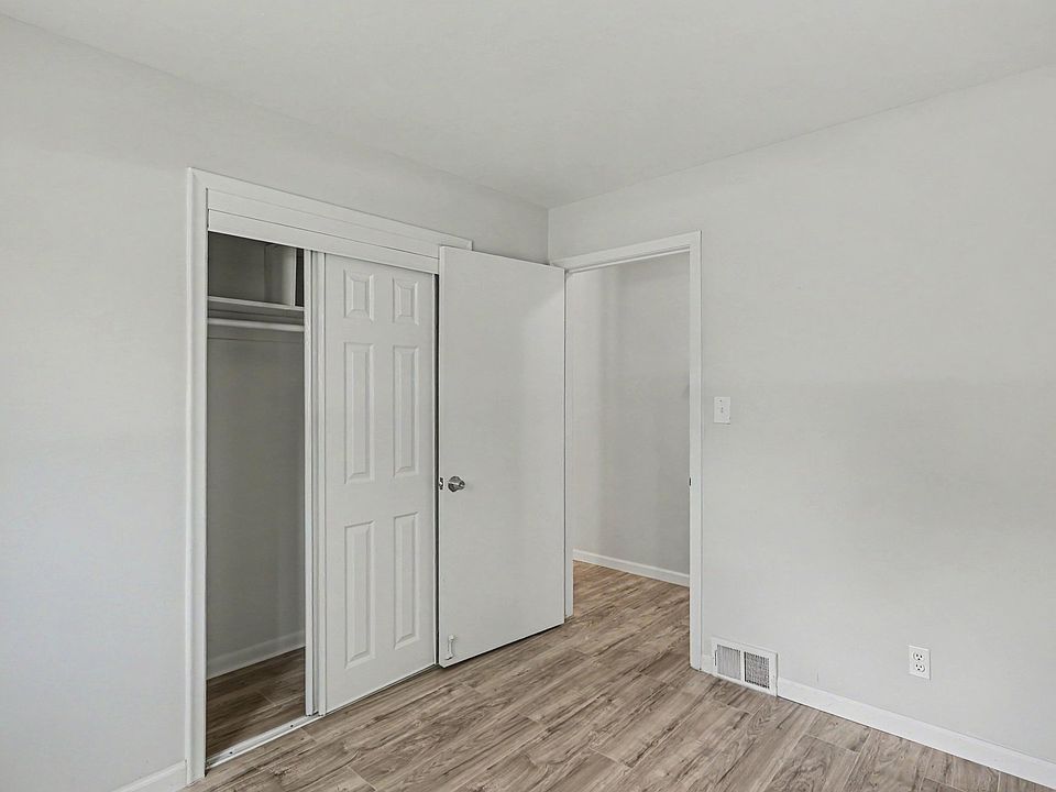 1st image of 2361 Pine View Dr
