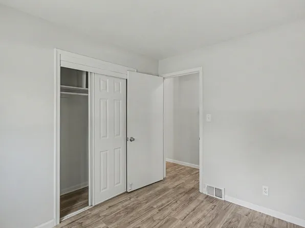2361 Pine View Dr, West Bloomfield, MI 48324