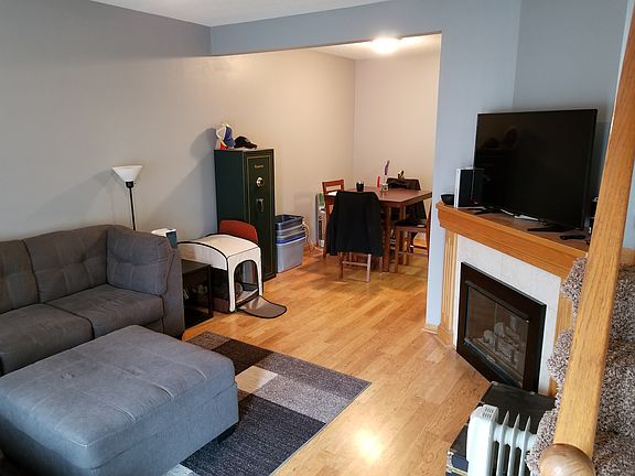 living room/dining area