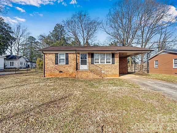 2nd image of 105 9th St SE