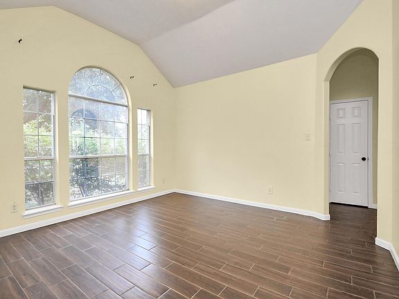 3rd image of 25403 Elm Green St