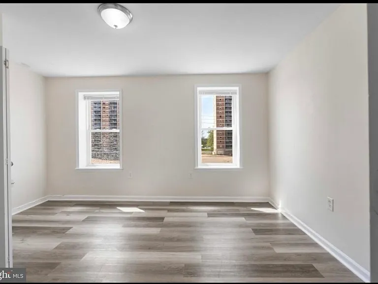 2429 N 10th St #2 — Photo 11