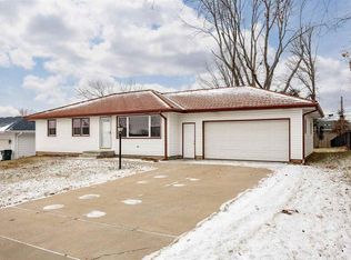 2106 Hughes Dr SW, Cedar Rapids, IA 52404