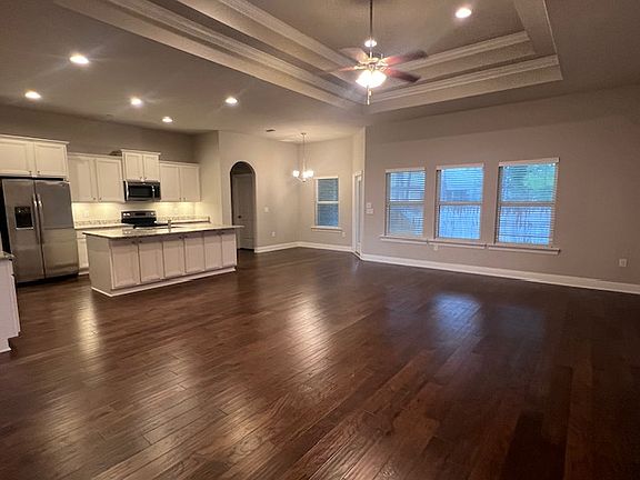 Open concept living/kitchen area with breakfast nook