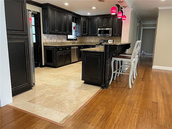 5th image of 738 Pine Haven Cir