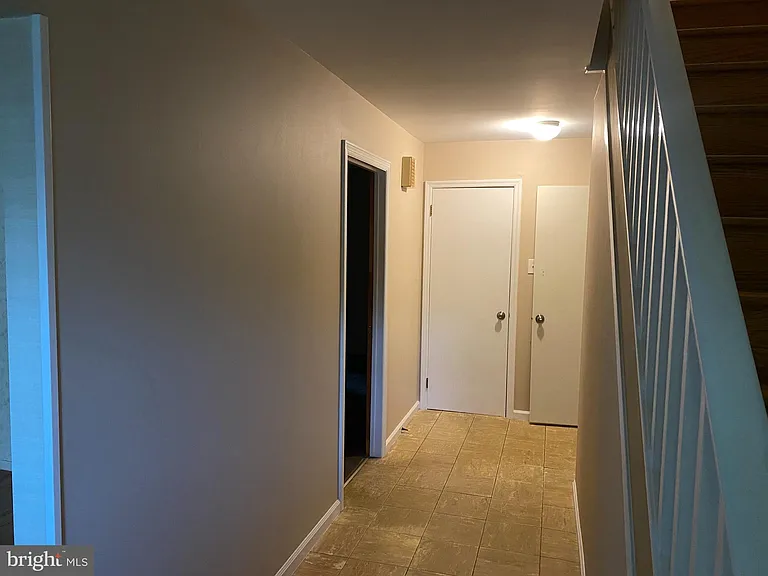 415 Monmouth Dr — Photo 6