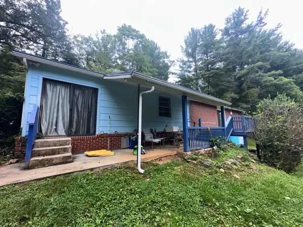 796 Piney Mountain Rd, Narrows, VA 24124