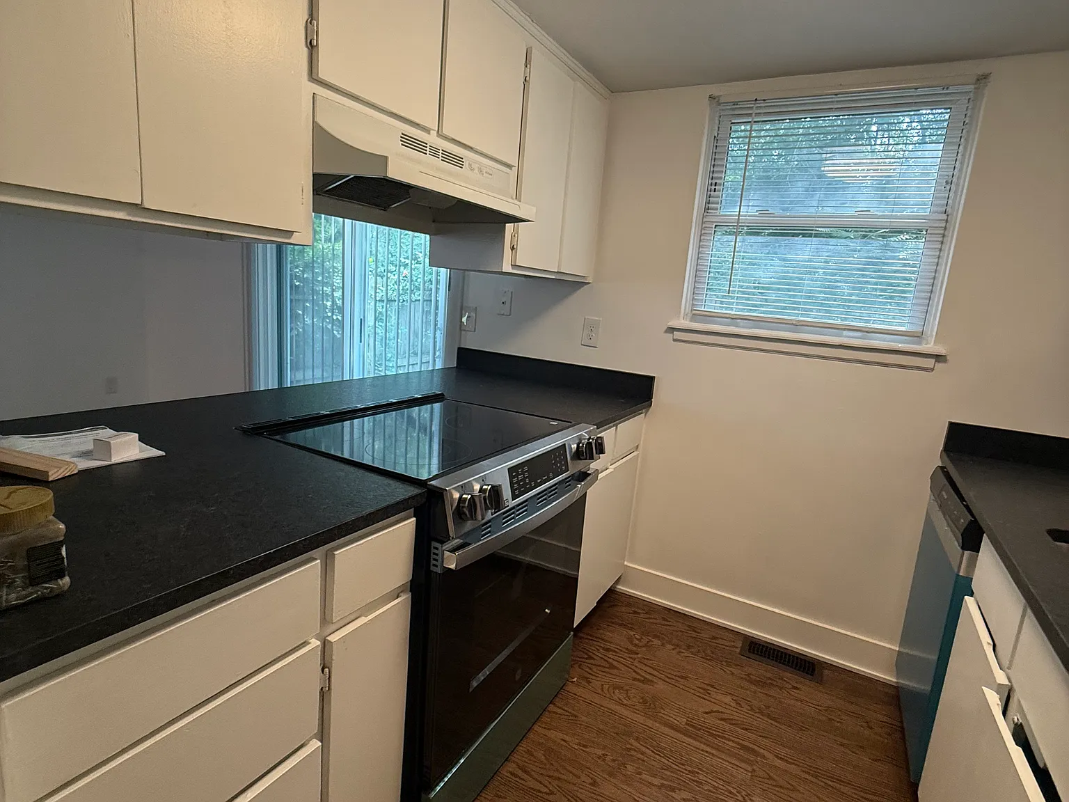 3 bed, 1000 sqft, $1,800 — Photo 4