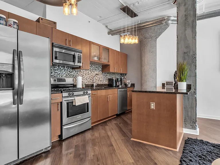 101 N 12th St #302 — Photo 18