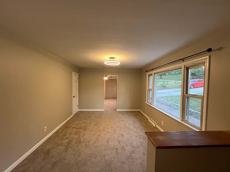 4 Mandalay Dr — Photo 3