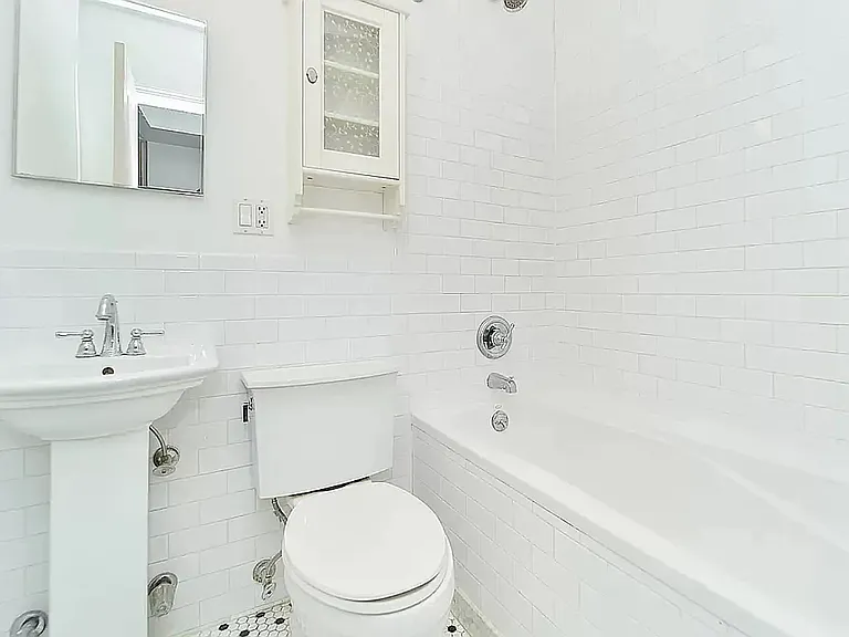 125 E 30th St #5B — Photo 5