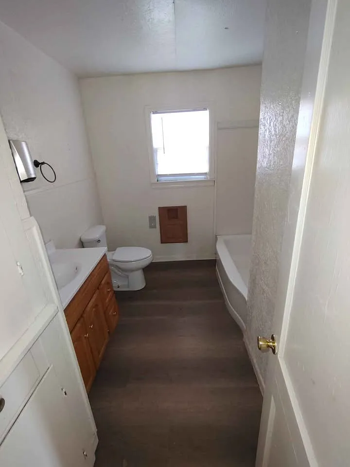 207 E. Chestnut Ave. - 1 — Photo 3