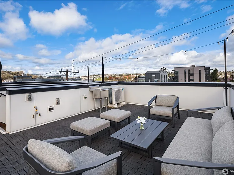 73 E Lynn St — Photo 32